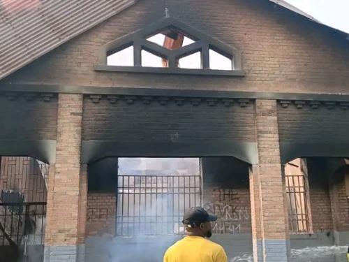 Kinshasa : L’école primaire Saint-Pierre ravagée par un incendie.