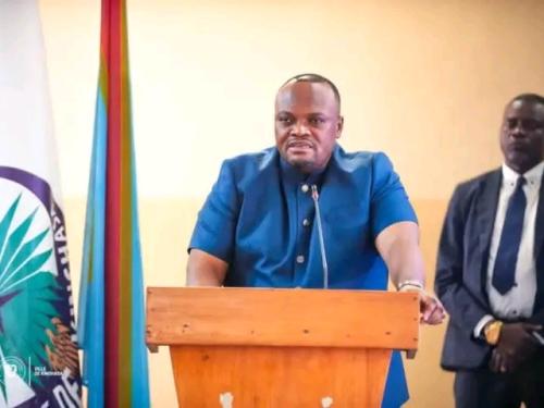 Kinshasa : Daniel Bumba met fin à l’obscurité sur 7 km de route à Malweka.