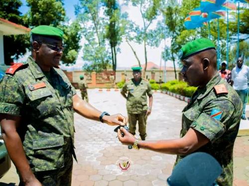RDC : cinq véhicules remis aux FARDC en Ituri pour renforcer leur mobilité opérationnelle.