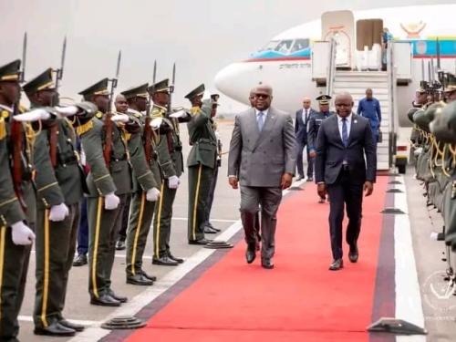 Le chef de l'état Félix Tshisekedi  est arrivé à Luanda en Angola.