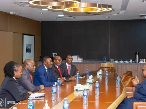 Produits pétroliers : Mukoko Samba à la tête de la délégation congolaise pour explorer une nouvelle voie d’approvisionnement au Nigeria